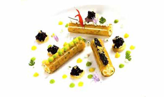 Cannellonis de tourteau a la mangue, marmelade d'agrumes, caviar "sturia" et crème parfumée au combava